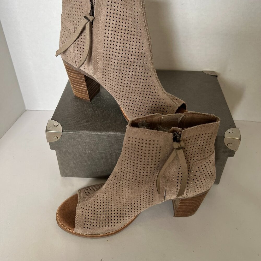 Women`s shoes